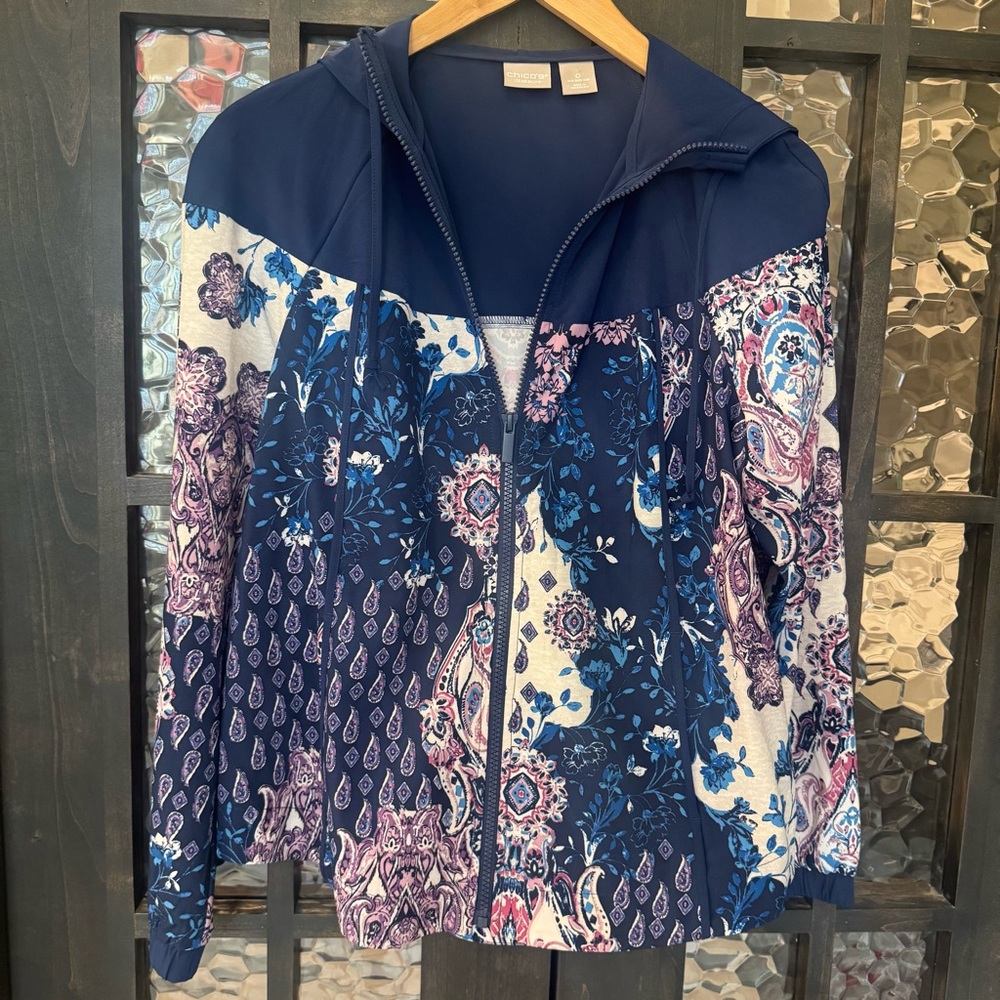 Chico’s Zenergy Paisley floral lightweight hooded windbreaker zip jacket small 0
